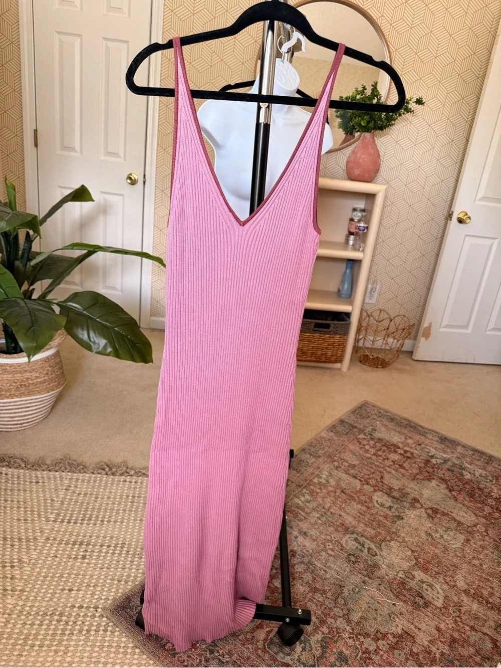 Abercrombie Sleeveless Pink Ribbed V-Neck Maxi Dress
